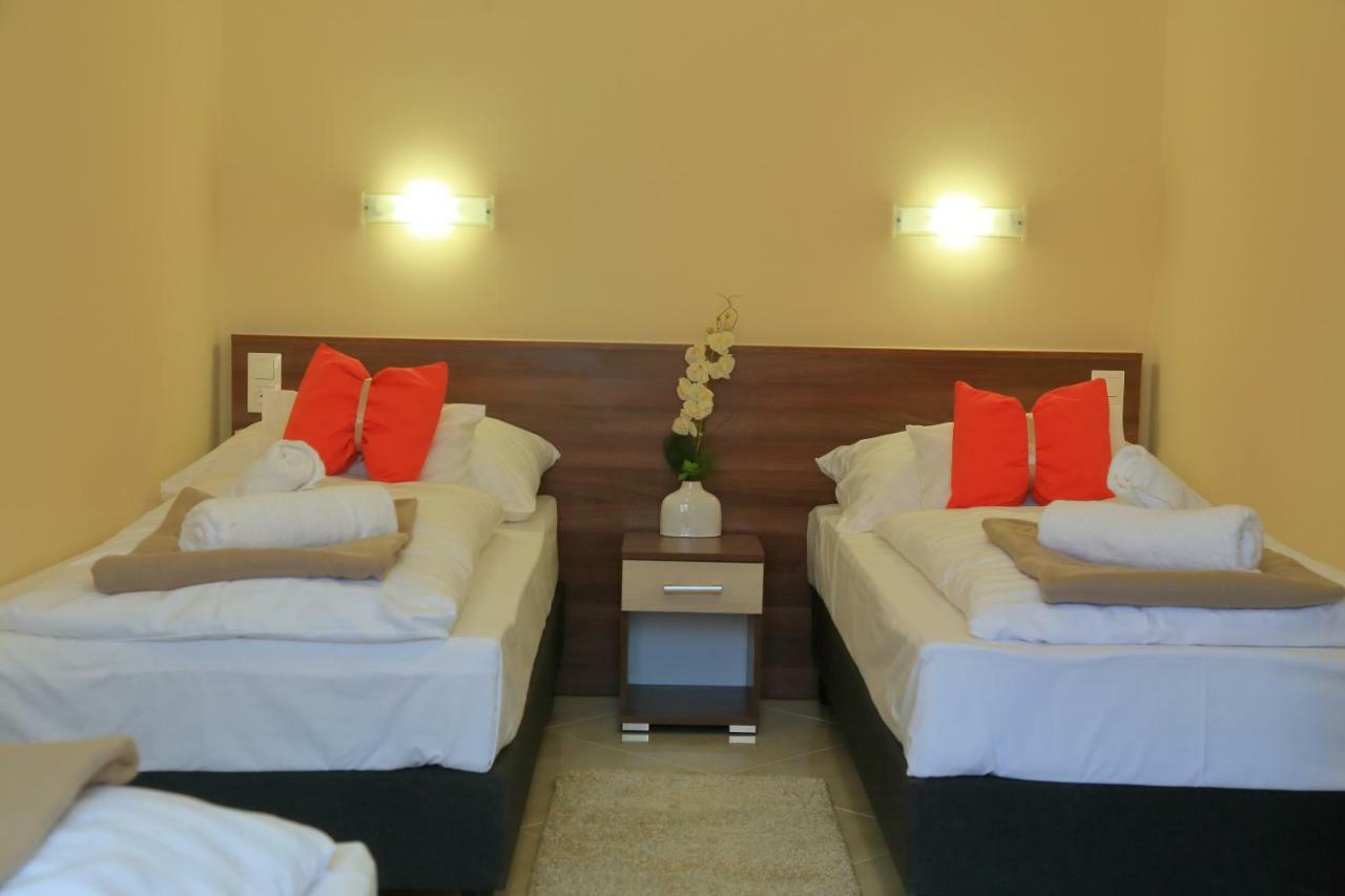 Maria Apartman Pecs Exterior photo