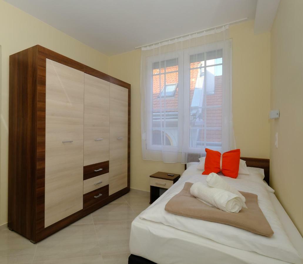 Maria Apartman Pecs Exterior photo