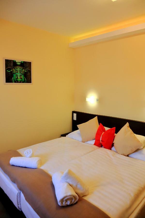 Maria Apartman Pecs Exterior photo
